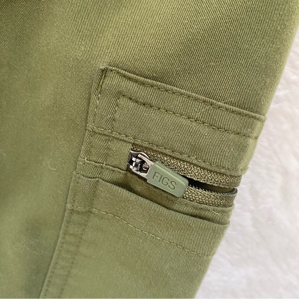 Figs Yola Maternity Skinny Scrub Pants Sz M Dark Olive Green Army Cargo Pockets - Picture 9 of 14